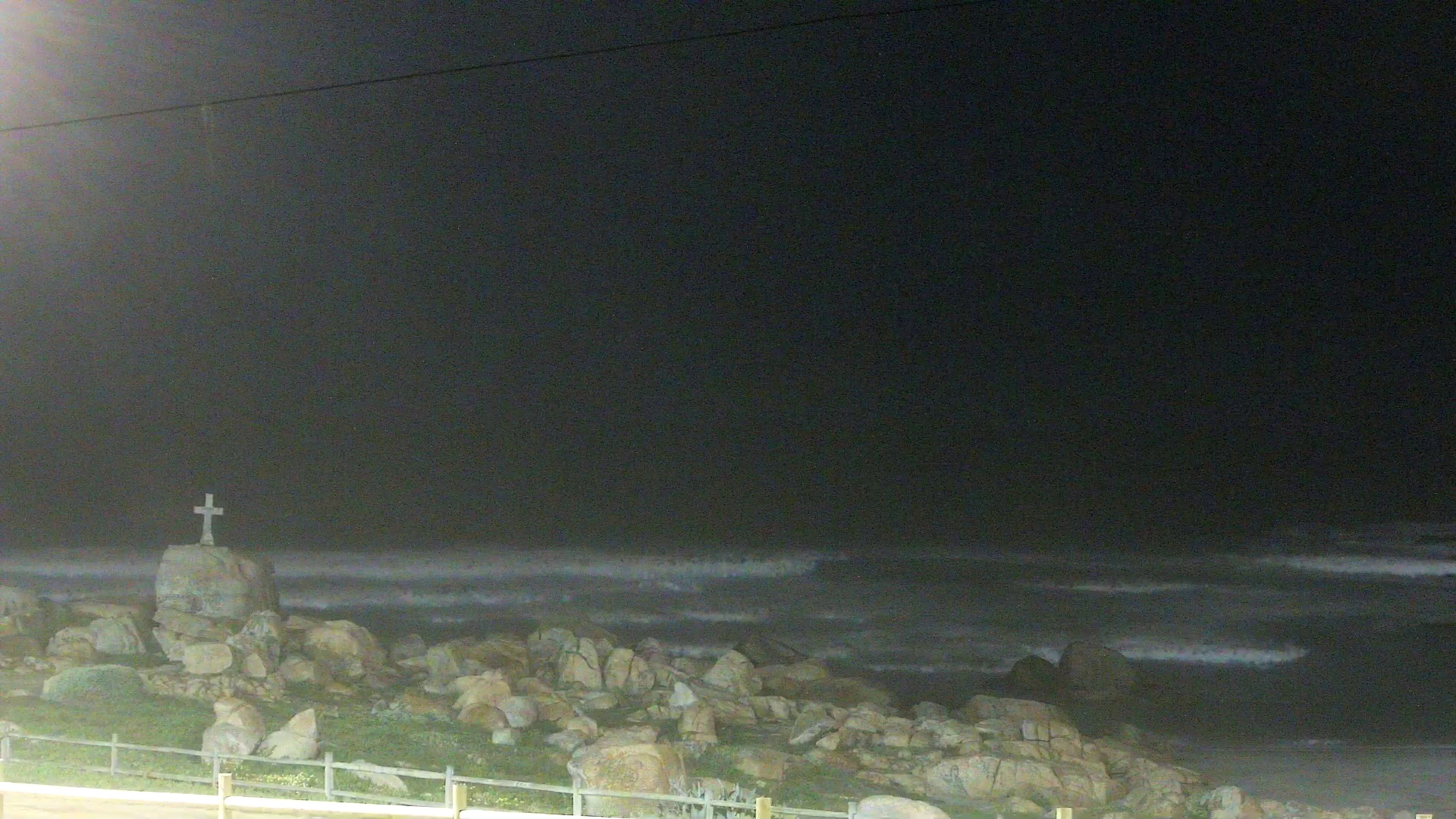 Latest snapshot from the Hanga-Roa, Playa de los Ahogados cam
