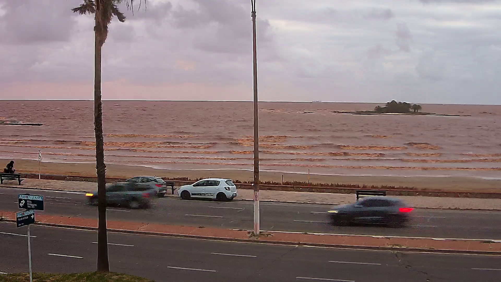 Latest snapshot from the Playa Malvín, Malvín Nuevo cam
